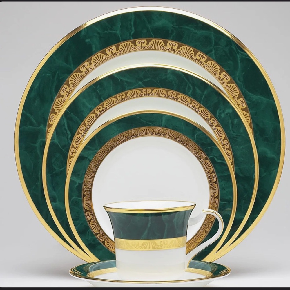 ELEGANT NORITAKE BONE CHINA 5 PIECE PLACE SETTINGS. GORGEOUS PATTERN!